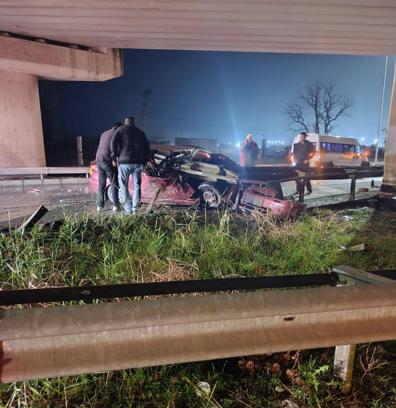 Tekirdağ'da otomobil bariyere çarptı: 2 ölü, 1 yaralı