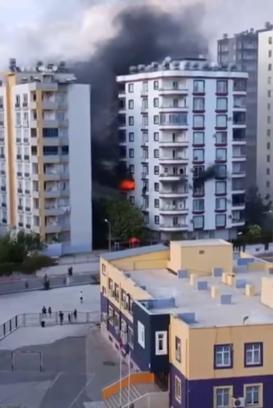 Mersin’de 9 katlı binada yangın