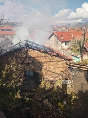 Ahır yangını korkuttu