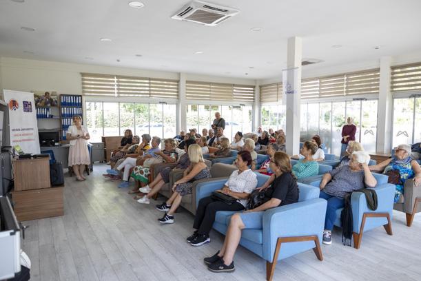 Emekli evi üyelerine meme kanseri farkındalık eğitimi