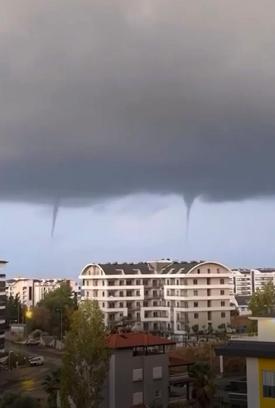 Antalya'da denizde hortumlar oluştu