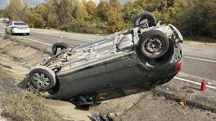 Karabük'te devrilen otomobildeki 2 kişi yaralandı