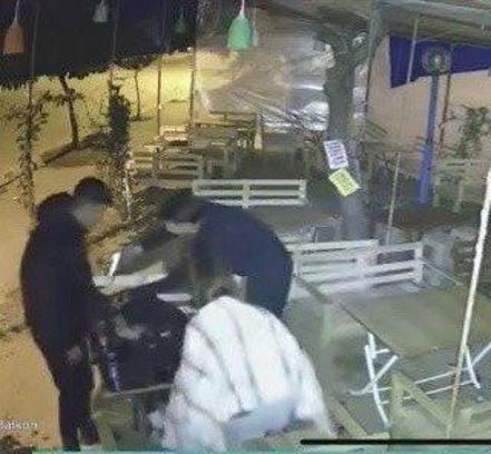 Kafede kız kardeşinin başına tabanca dayayıp, şaka yaptığını öne süren ağabey gözaltında