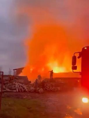 Bursa'da palet fabrikasında yangın