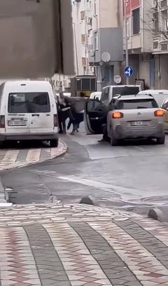 İstanbul - Sultangazi’de davulcuların yumruk yumruğa kavgası kamerada