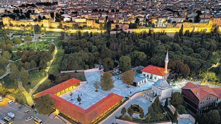 Merkez Efendi ve Bilgeliğin Külliyesi: Surun öte yanındaki şifa