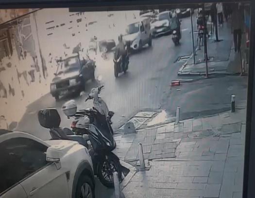 Kağıthane’de hatalı sollama kazası kamerada