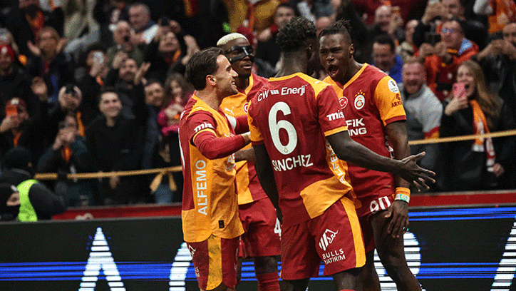 Galatasaray iki yıldızı için servet istedi!