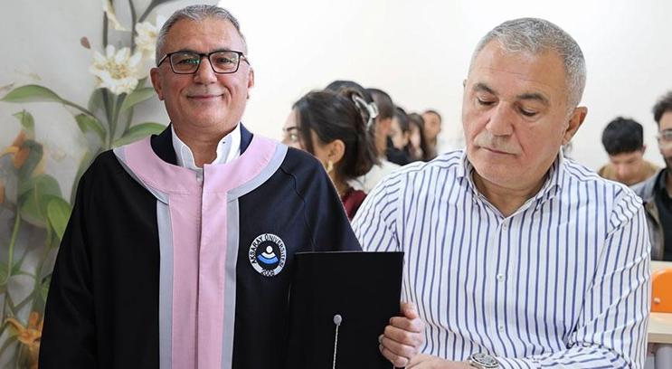 Yarım kalan hayal 59 yaşında gerçeğe dönüştü! Torunuyla birlikte üniversite okudu