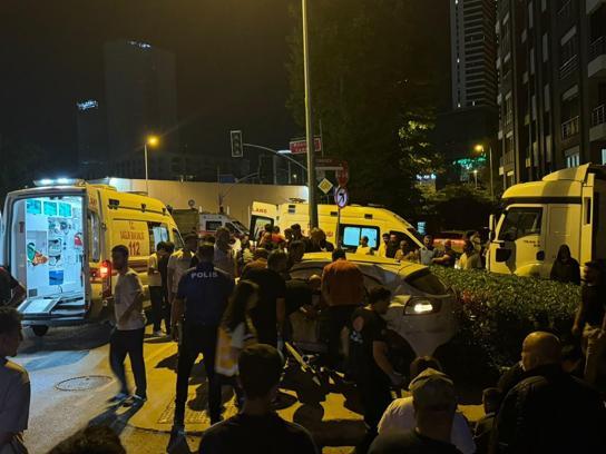 Ümraniye’de hafriyat kamyonu ile otomobil çarpıştı: 1'i ağır 4 yaralı