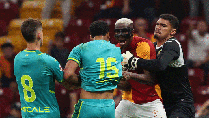 Galatasaray maçında tansiyon yükseldi! Osimhen zorlukla sakinleşti