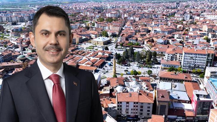 Bakan Kurum yenilenen Çorum Tarihi Kent Meydanı’ndan görüntüler paylaştı