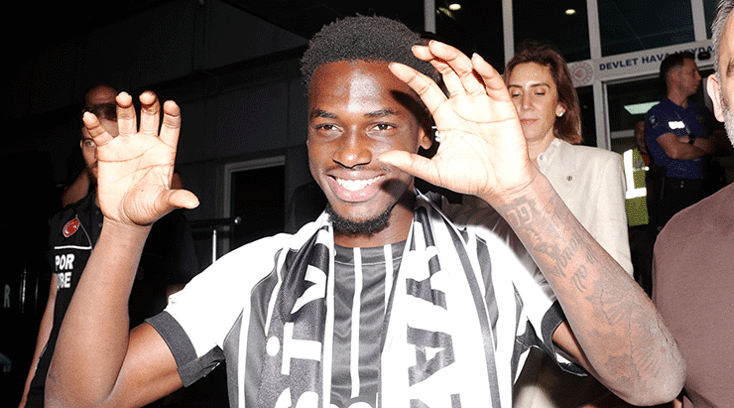 Beşiktaş, Ernest Poku'yu duyurdu! Yıldız oyuncu İstanbul'a geldi