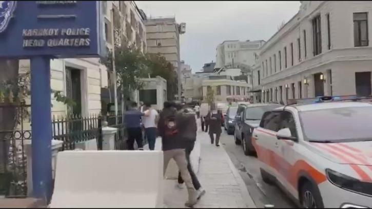 Beyoğlu'nda hanutçuluk yapan 2 şüpheli yakalandı