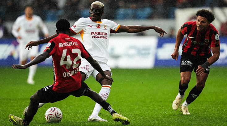 Galatasaray, deplasmanda 3 puanı son dakikalarda aldı!