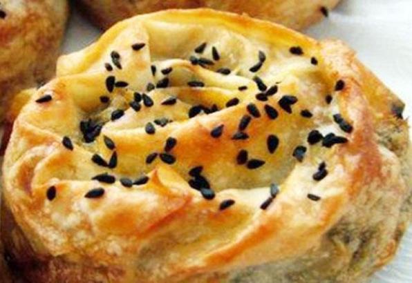 Kıymalı gül böreği tarifi