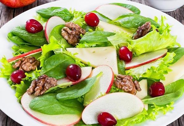 Elmalı ıspanak salatası tarifi