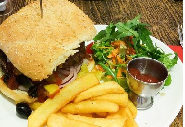 Ev yapımı hamburger menüsü