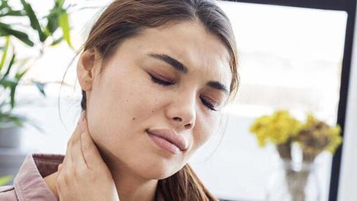 Boyun fıtığı nedir, belirtileri nelerdir? Boyun fıtığı neden olur ve ağrısı nasıl geçer?