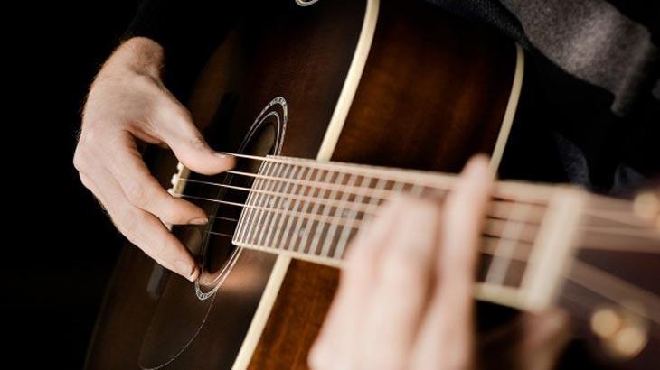 Rüyada Gitar Görmek Ne Demek? Gitar Çalmak Ne Anlama Gelir?