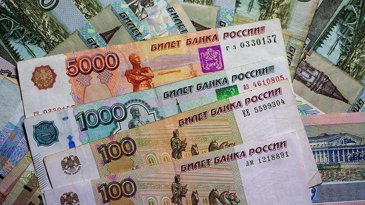 Rus rublesindeki düşüş devam ediyor