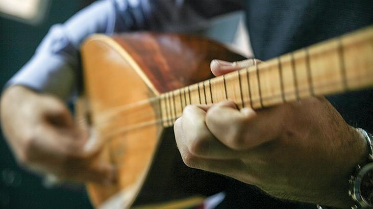 Rüyada Saz Çalmak Ne Demek? Birinin Saz Çaldığını Görüp Dinlemek Ne Anlama Gelir?