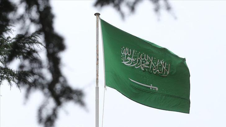 Suudi Arabistan'da petrol gelirleri düşüyor