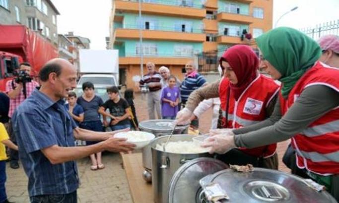 Rüyada Yemek Dağıtmak Nedir? Düğünde Kalabalığa Yemek Dağıtmak