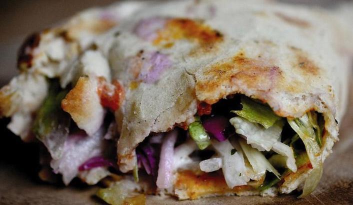Rüyada Lahmacun Yemek Nedir? Lokantada Sıcak Lahmacun Yediğini Görmek Ne Demek?