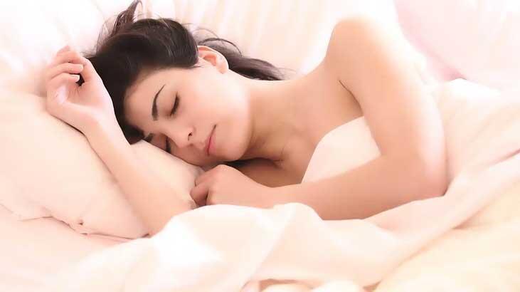 Rüyada Mezarlıktan Geçmek Nedir? Gece Korkarak Eski Mezarlıkların Yanından Geçmek