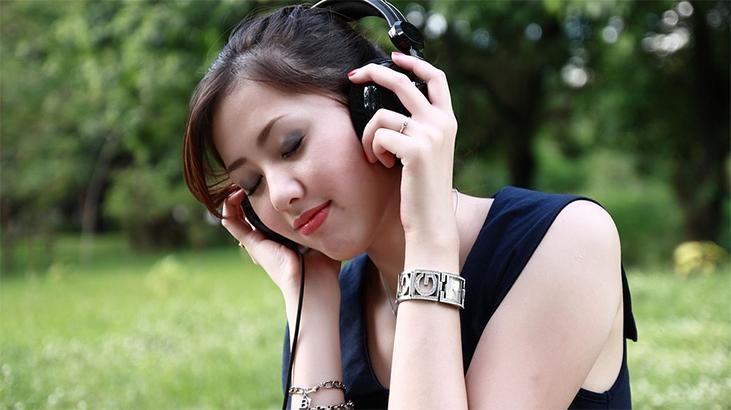 Rüyada Müzik Dinlemek Ne Demek? Kulaklıkla Şarkı Dinlediğini Görmek