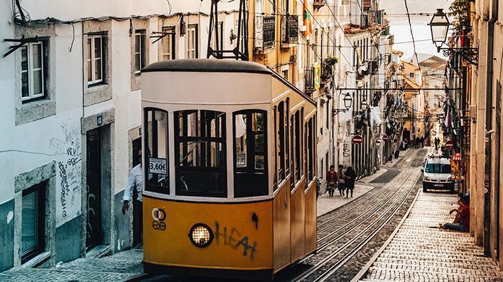 Rüyada Tramvaya Binmek Ne Demek? Yanlış Tramvaya Bindiğini Görmek