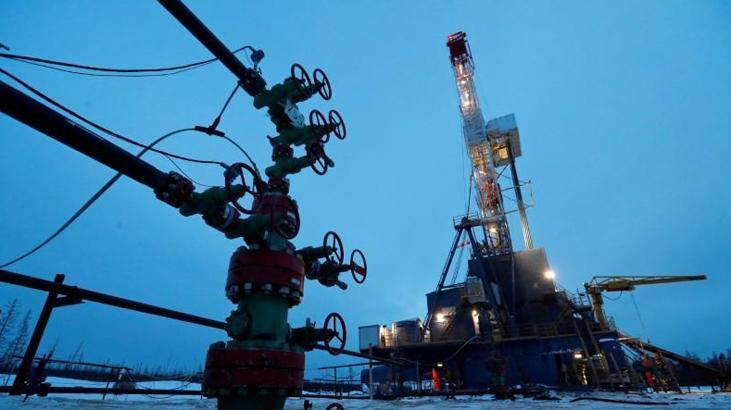 Rusya'nın petrol gelirleri düşüyor