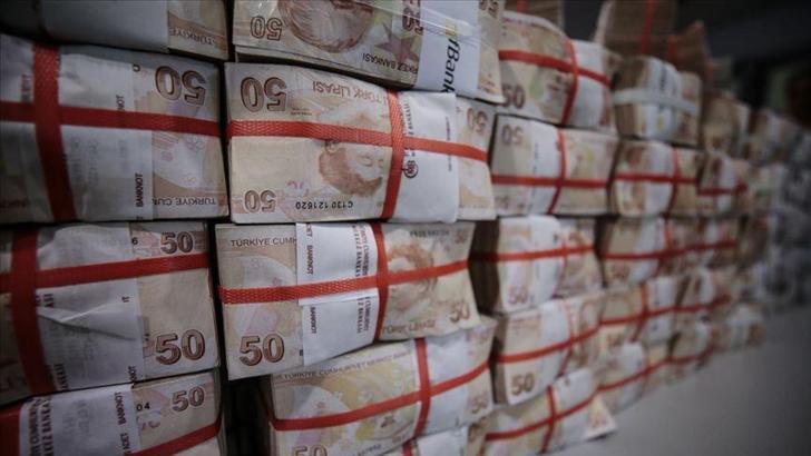 Hazine 7,4 milyar lira borçlandı