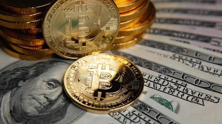 El Salvador'da vatandaşlar dolar bozuyor