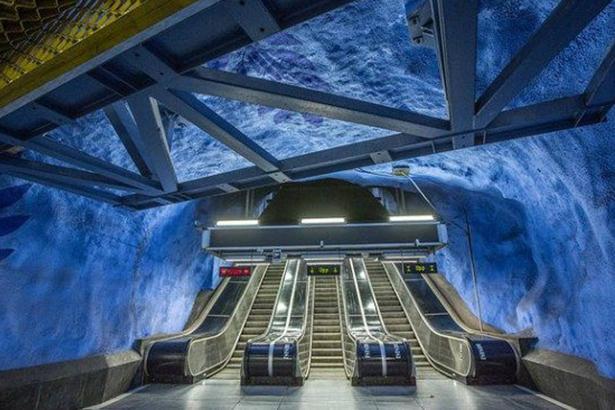 Stockholm metrosu fantastik unsurlarıyla büyülüyor