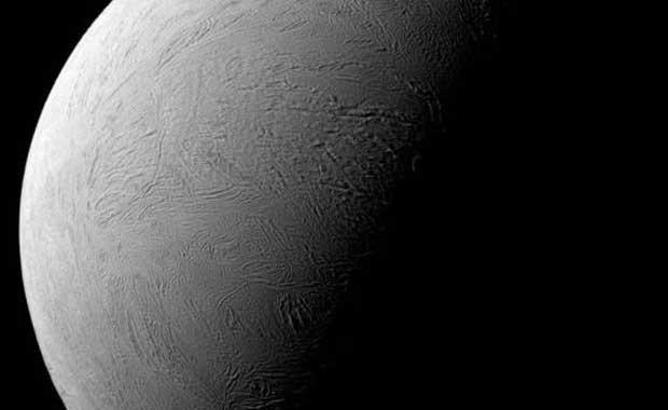 NASA'dan Satürn'ün yeni kareleri...
