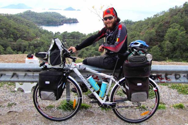 Bisikletle Sahra Çölü'nü 42 günde geçmeyi başaran Türk: Hasan Söylemez