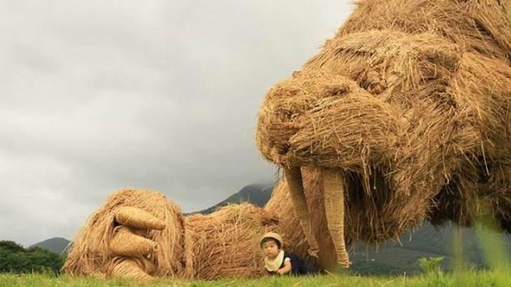 Japon çiftçiler Wara Sanat Festivali'nde pirinç samanlarını sanata dönüştürüyor