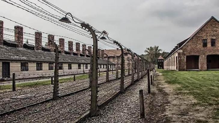 Chelsea de Lazio gibi ırkçı taraftarlarını Auschwitz'e gönderiyor