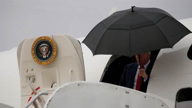 Donald Trump şemsiye kullanımı konusunda neden sıkıntılı?
