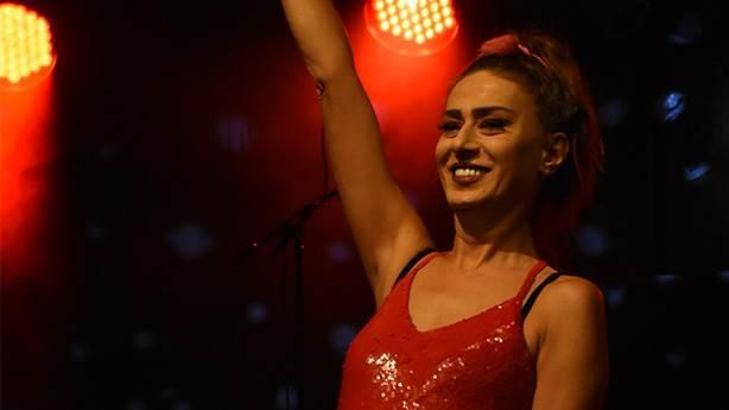 Yıldız Tilbe konserinde güldüren laf: 'Ay bunu söylemiştim pardon'