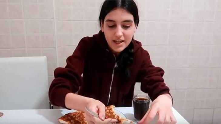 Banu Berberoğlu'nun lahmacunlu 'mukbang' videosu neden komik?