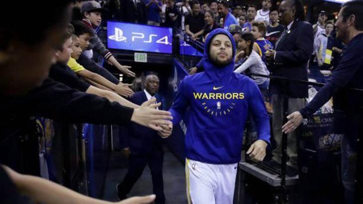 Kültürüne sahip çıkmak: Curry sokaktaki basketbol sahasını yeniledi
