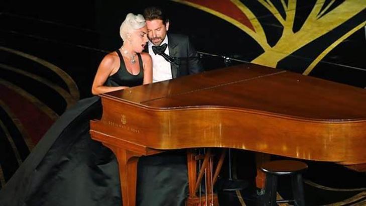 Lady Gaga ve Bradley Cooper galaksiyi 'anlamlı bakışlarla' koruyacak