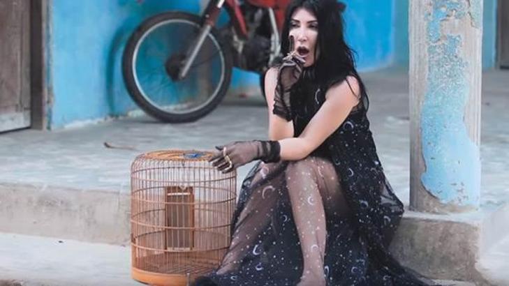 Hande Yener'in yeni şarkısı neden 'Kuş öldü beybi' dedirtiyor?