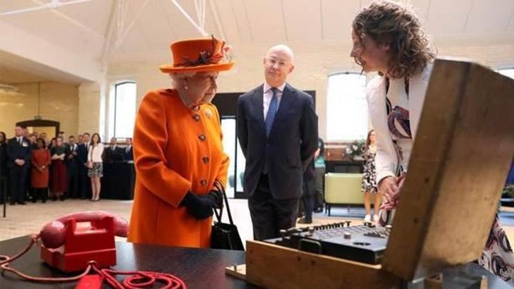 Kraliçe Elizabeth'in ilk Instagram paylaşımı, ilk olmanın hakkını veriyor