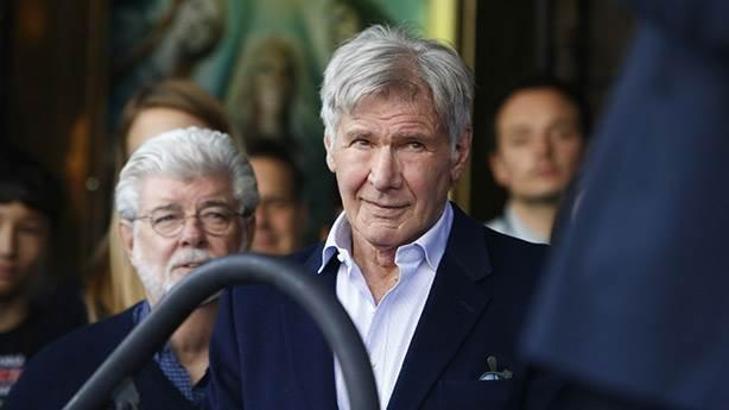 Harrison Ford galaksiler arası pilotluğunu iyileştirmeye çalışıyor
