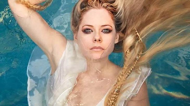 Avril Lavigne 'Head Above Water' şarkısıyla sürpriz yaptı