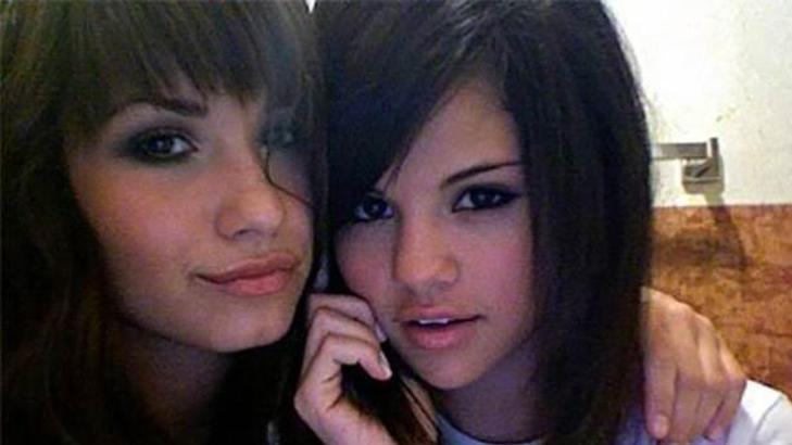 Demi Lovato, Selena Gomez'i Instagram'dan silerek zan altında bırakıyor